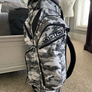 OGIO Golf bag with rain cap. Never used